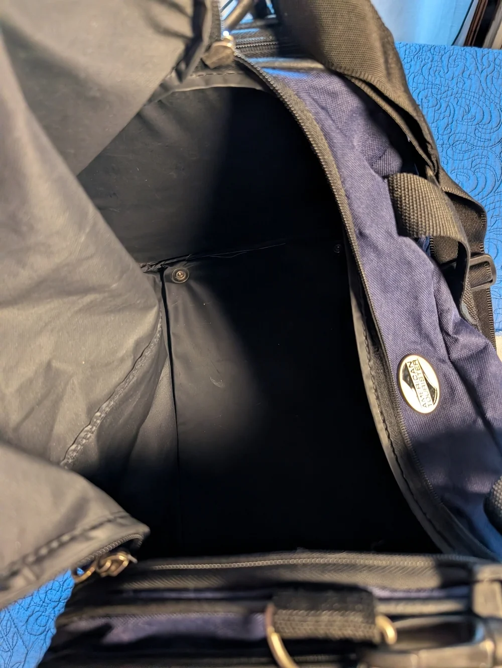 American Tourister Navy Blue Travel Duffle Bag Carry On Gym Weekender Pockets